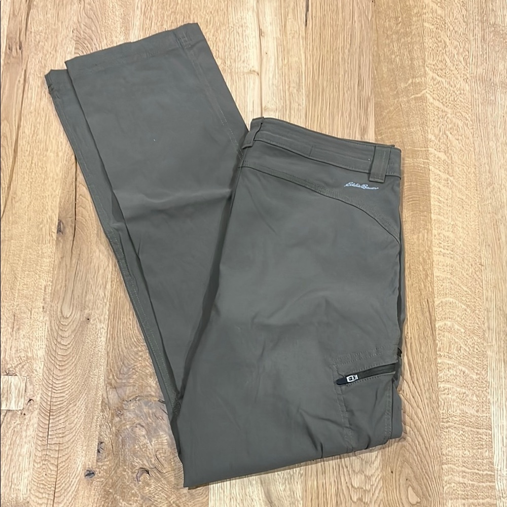 Women’s Eddie Bauer Green Cargo Pants with Modern Design